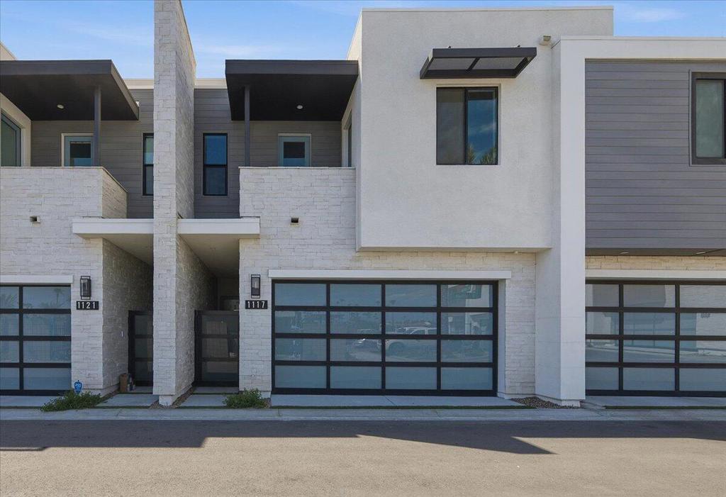 1117 Latitude Loop South