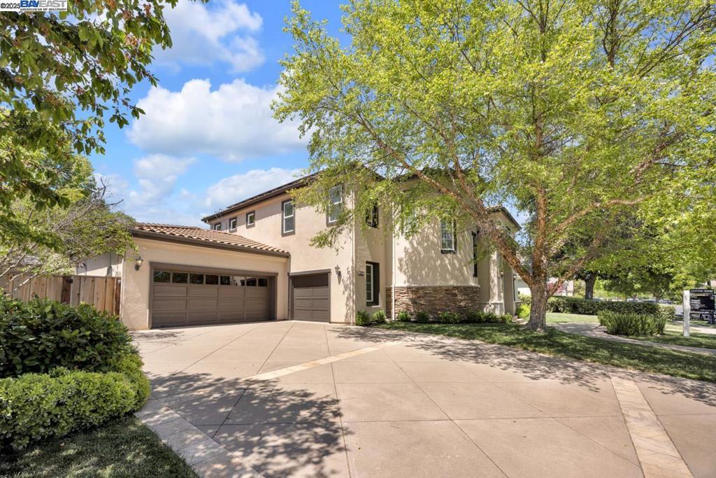 1612 Laguna Hills Ln