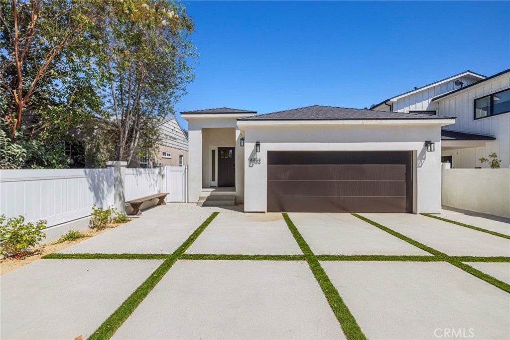 Photo of 4432 Laurelgrove Avenue, Studio City, CA 91604 (MLS # SR26177659)