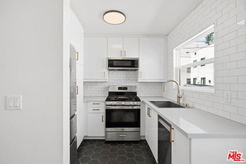 Photo of 3611 W 4th Street, Los Angeles, CA 90020 (MLS # 26867769)