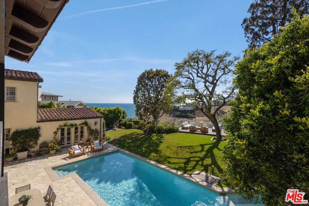 Photo of 241 Alma Real Drive, Pacific Palisades, CA 90272 (MLS # 26851235)
