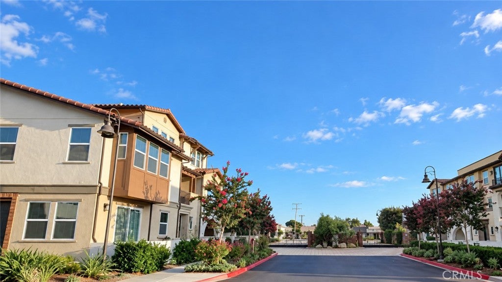 631 W Foothill 26