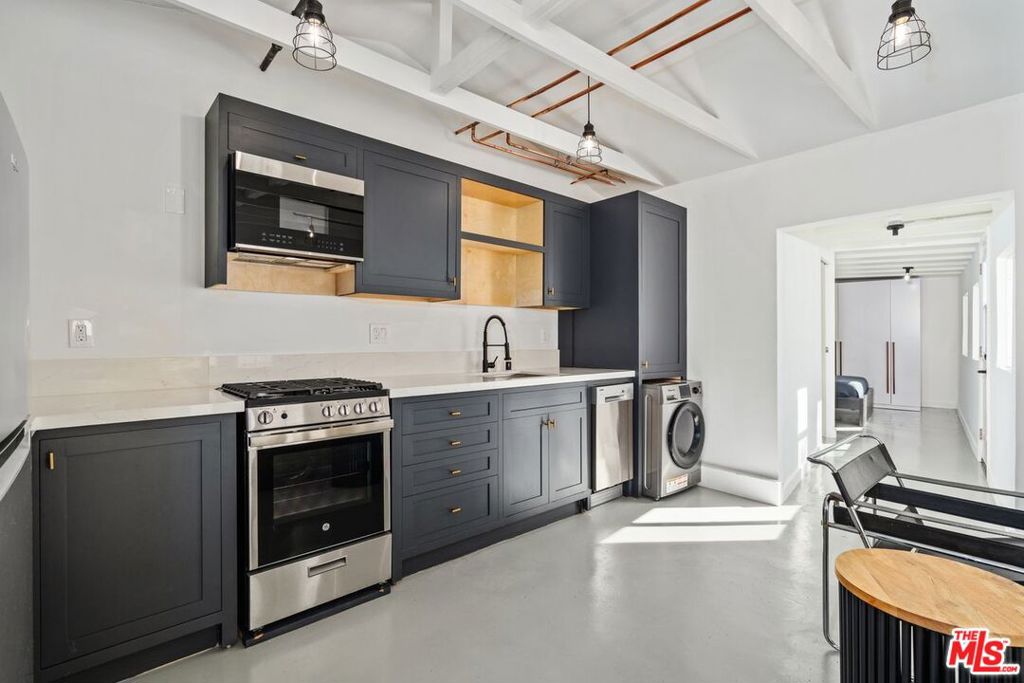 Enjoy coastal living in this charming, fully detached 1-bedroom unit in the heart of Santa Monica. Ideally located just minutes from the beach, 3rd Street Promenade, Santa Monica College (SMC), and with easy access to the 10 and PCH, this unique unit offers the best of both comfort and convenience. Set on a safe and secure property, this stand-alone home features no shared walls, new laminate flooring throughout, in-unit washer and dryer, and air conditioning and heat for your comfort. The sleek, contemporary interior is complemented by a private outdoor yard space, ideal for relaxing or entertaining. Pets are welcome, and short-term rentals (3-6 months) are preferred, making this an excellent option for professionals, travelers, students or anyone in need of flexible, quality housing in a prime location. Available August 1. First showings begin that day schedule your visit now!