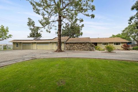 Photo of 645 Hale Avenue, Morgan Hill, CA 95037 (MLS # ML82040991)