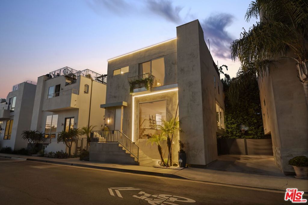 Photo of 657 Mildred Avenue, Venice, CA 90291 (MLS # 26647789)