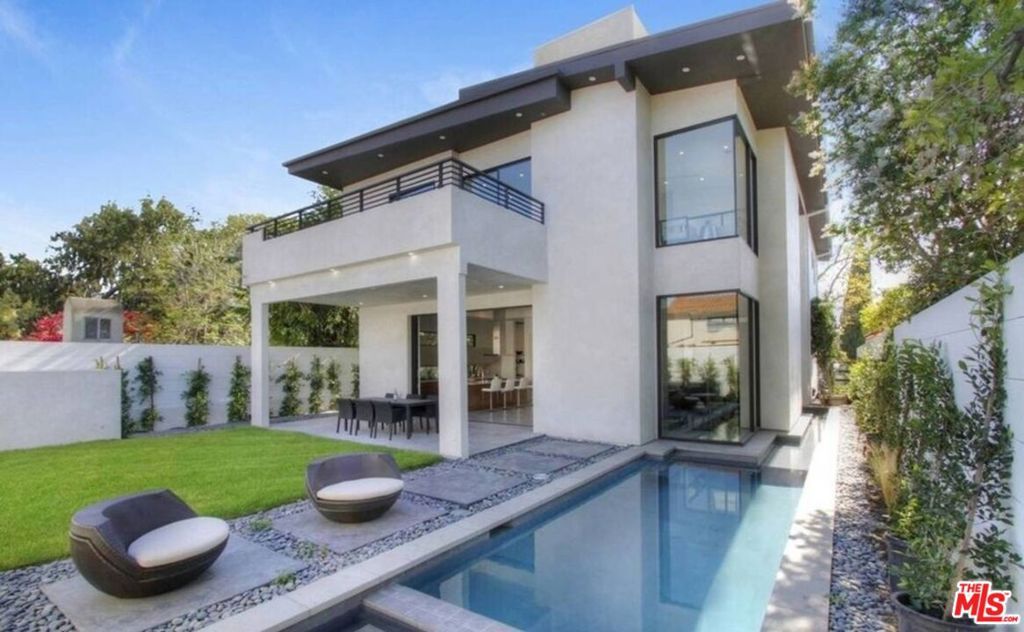 Photo of 458 S Mansfield Avenue, Los Angeles, CA 90036 (MLS # 25591719)