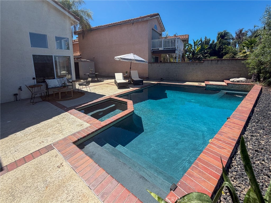 15657 Ladera Vista