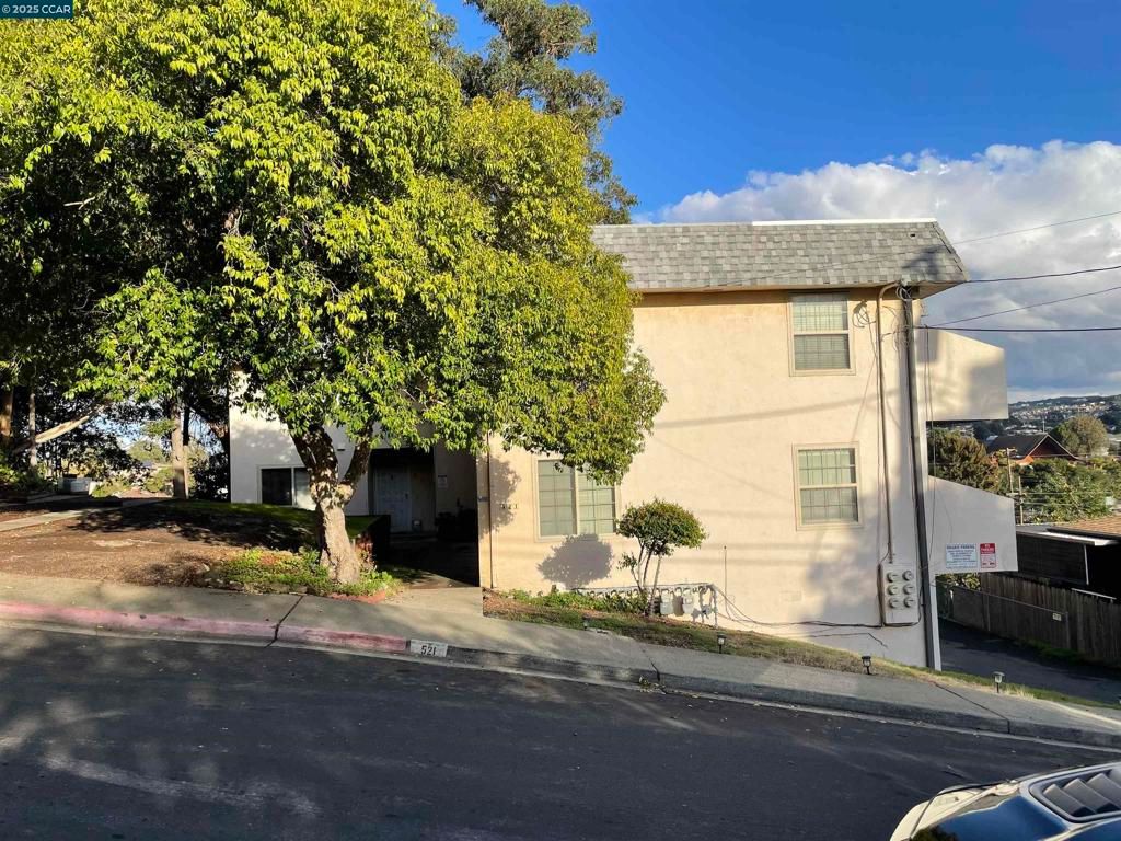 Photo of 521 Laurel Ave Ave, Pinole, CA 94564 (MLS # 41117578)