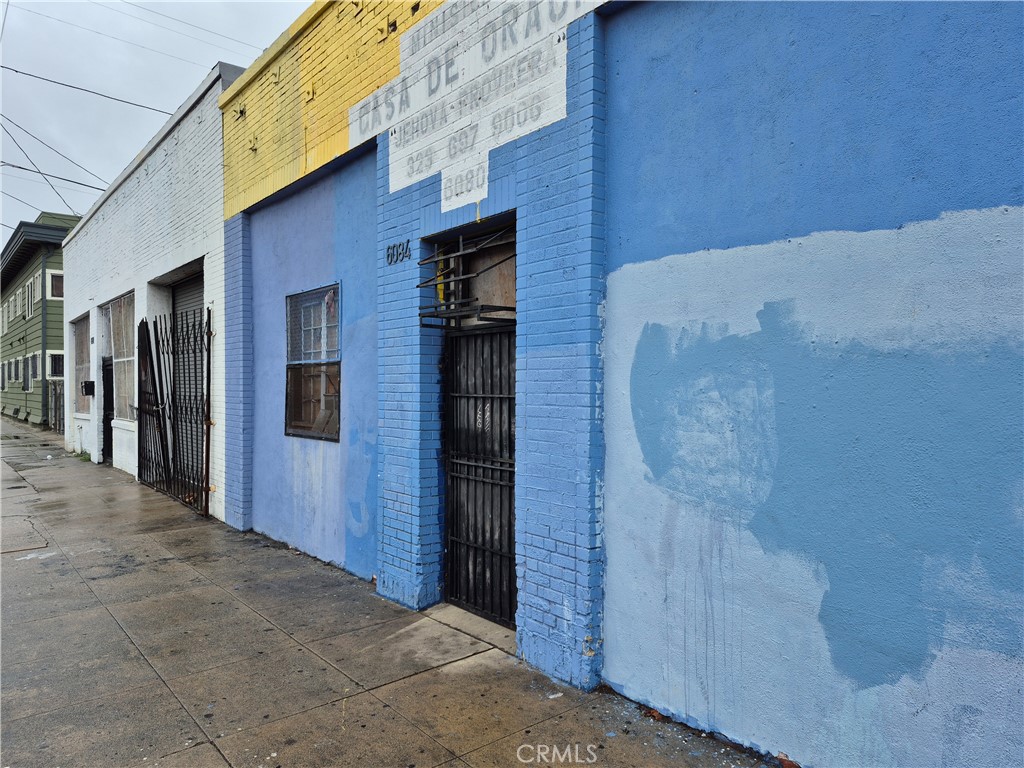 This 2,400 SF retail space is located in a high-traffic, high-visibility corridor of Los Angeles, offering an excellent opportunity for businesses seeking to establish or expand their presence. The space can be leased on its own or combined with the adjacent 5,400 SF unit at 6080 South Hoover Street, for a total of 7,800 SF of retail potential. Both properties share a rear parking lot for convenient customer and employee access. Situated on a combined 10,800 SF lot and zoned LC-C3 (Los Angeles County Commercial General), the site accommodates a wide range of retail or commercial uses. Surrounded by national brands like Jack in the Box, Taco Bell, McDonald’s, and Wingstop, as well as popular local eateries, the location benefits from strong foot and vehicle traffic. Just minutes from Downtown Los Angeles and with easy access to the 10 and 110 freeways, the property offers outstanding visibility and connectivity.