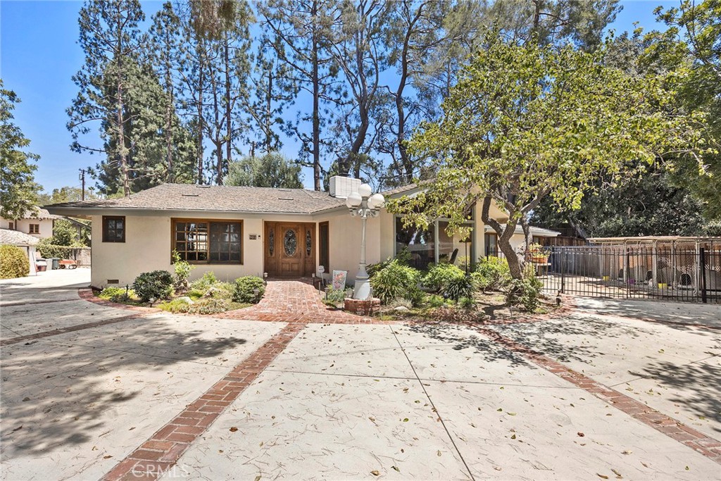 901 Laguna Road