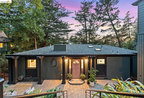 Photo of 6272 Clive Avenue, Oakland, CA 94611 (MLS # 41126908)