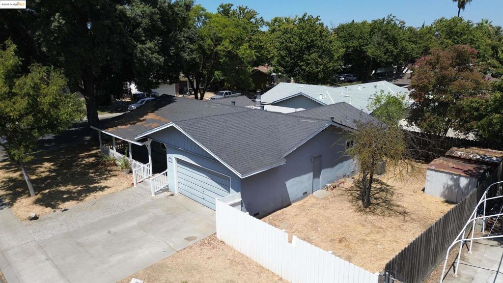 Fantastic Opportunity for this this charming 3 bed 2 bath home nestled in a quiet, peaceful neighborhood. Conveniently located near shopping centers and Memorial Medical Center. Don't be shy....MAKE THIS HOME GREAT AGAIN!