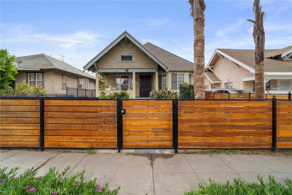 Photo of 1320 W 50th Street, Los Angeles, CA 90037 (MLS # SR26003930)