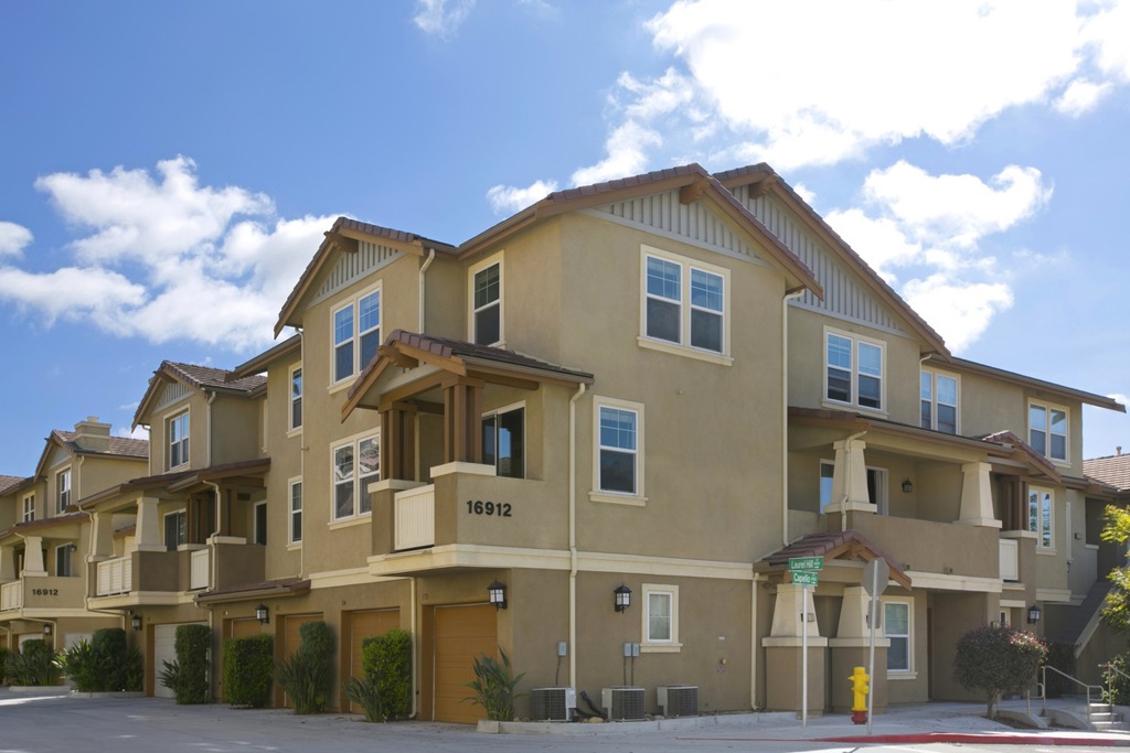 Super clean move in ready 1 bedroom, 1.5 bath plus den in desirable 4S Ranch. This corner unit has so much natural light and feels open and spacious for the size. Beautiful wood floors, new carpet, AC, recessed lights, spacious master with walk-in closet, full size laundry, private balcony, views from master, 1 car garage and walking distance to shops and schools. Neighborhoods: 4S Ranch Equipment: Fire Sprinklers,Garage Door Opener, Range/Oven, Washer Other Fees: 85 Sewer: Sewer Connected Topography: LL Dining Room Dimen: 9x8 Extra Room 1 Dim: 13x8 Family Room Dim: 0 Kitchen Dim: 10x8 Living Room Dim: 13x10 Master Bedroom Dim: 15x11