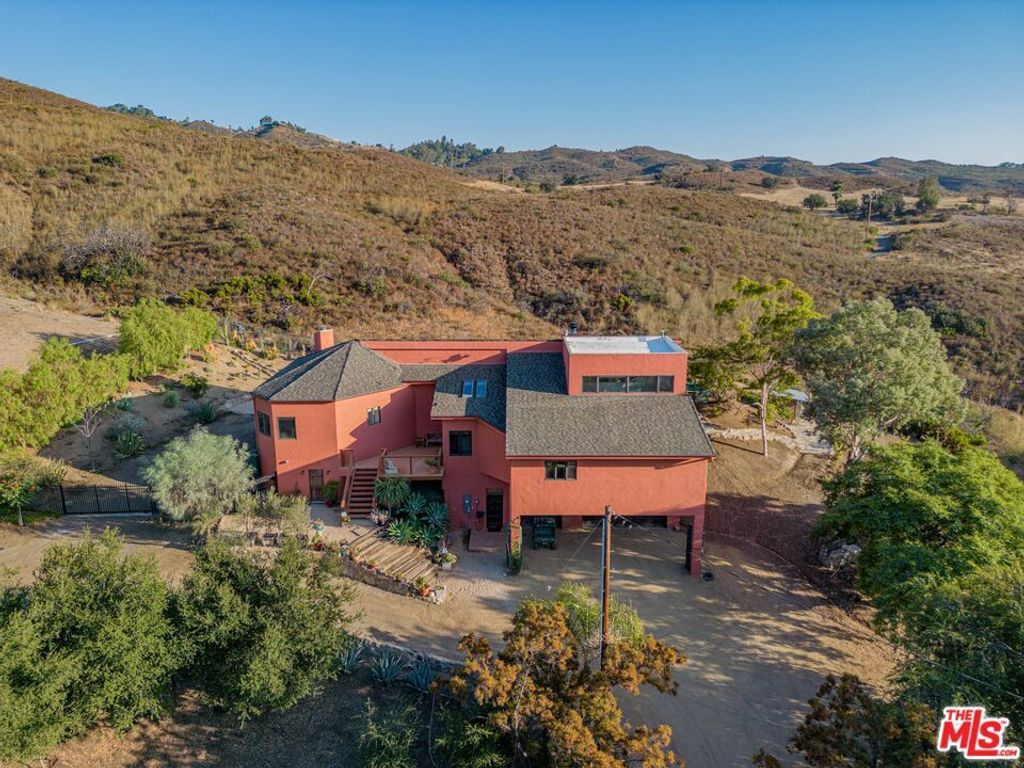 Photo of 34136 Mulholland Highway, Malibu, CA 90265 (MLS # 25486823)