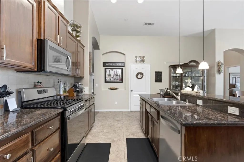 Bakersfield, California 93311, United States, 4 Bedrooms Bedrooms, ,2 BathroomsBathrooms,Residential,Active,161295