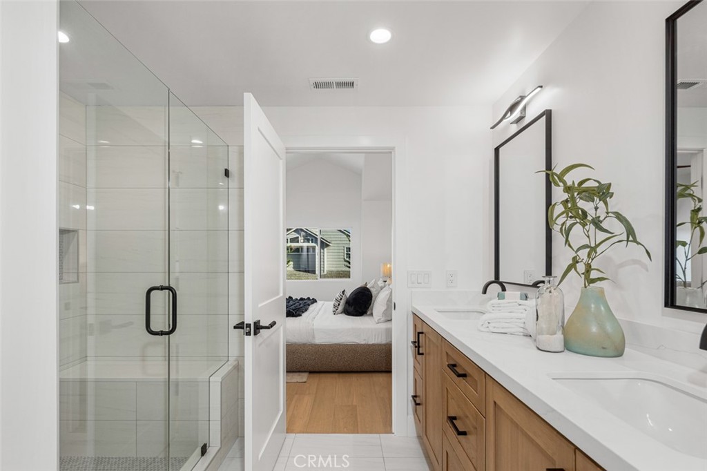 Lake Forest Keys (LK) - Residential