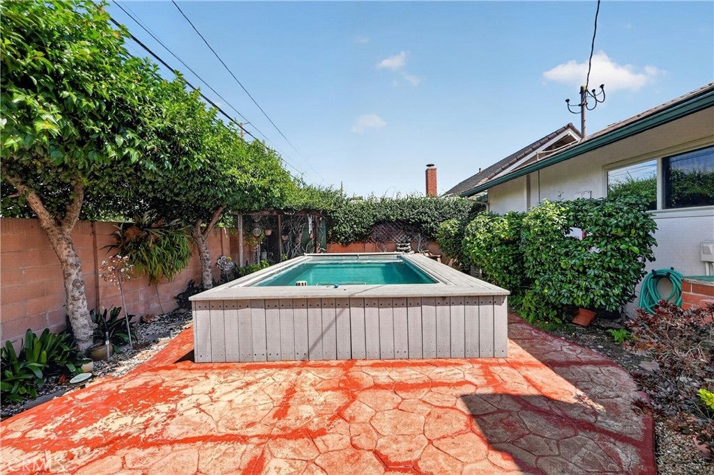1288 Londonderry Street, Costa Mesa CA 92626 - Photo 50