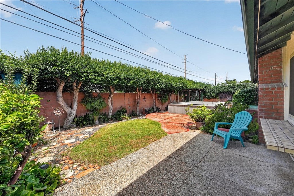 1288 Londonderry Street, Costa Mesa CA 92626 - Photo 45