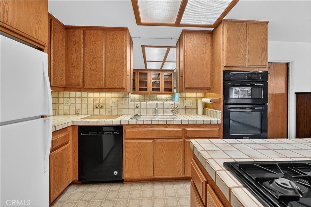 1288 Londonderry Street, Costa Mesa CA 92626 - Photo 23