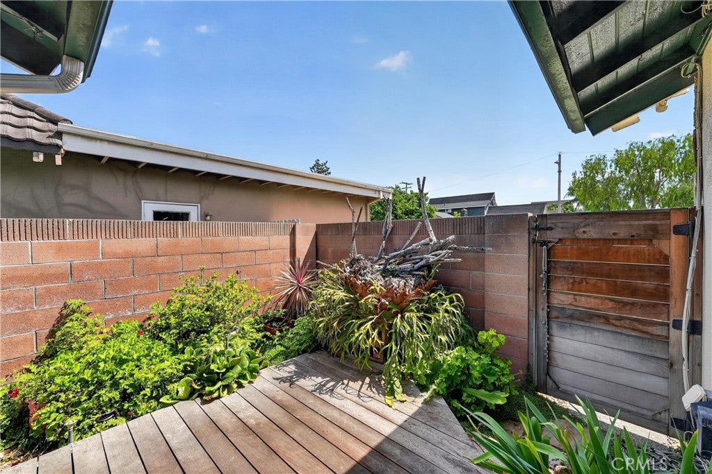 1288 Londonderry Street, Costa Mesa CA 92626 - Photo 55