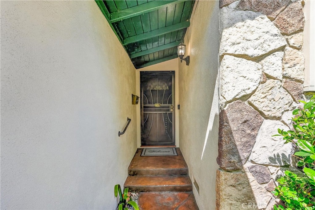 1288 Londonderry Street, Costa Mesa CA 92626 - Photo 8