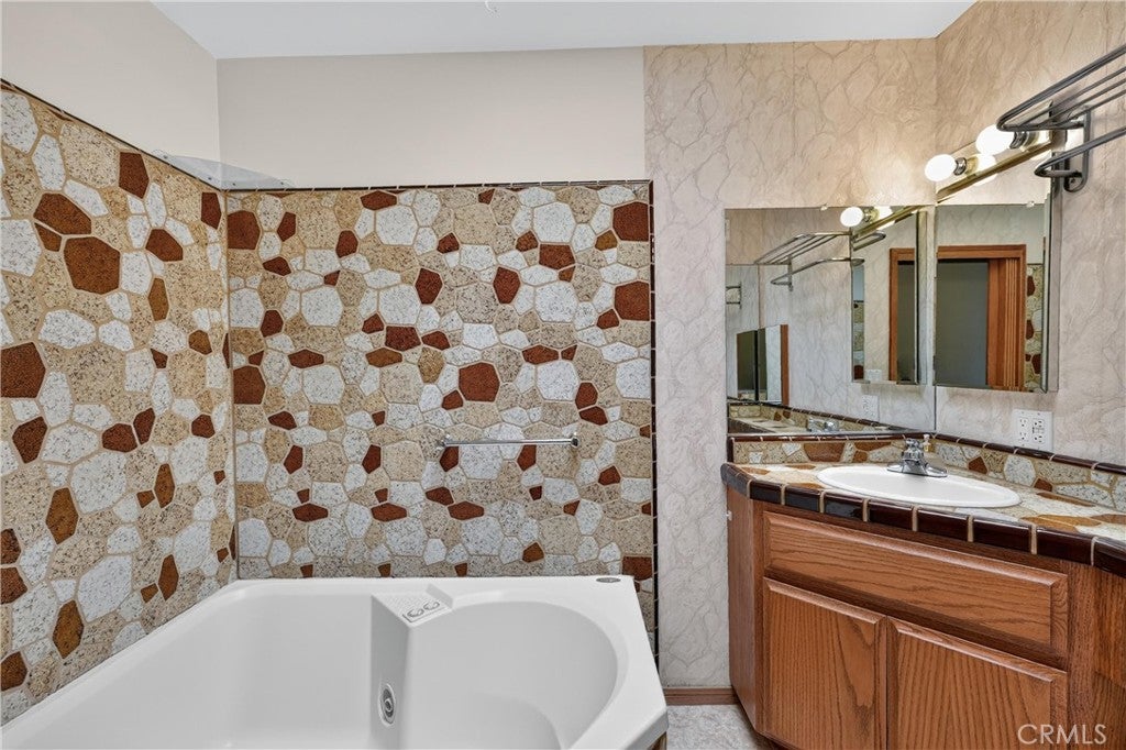 1288 Londonderry Street, Costa Mesa CA 92626 - Photo 42