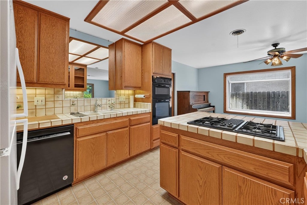 1288 Londonderry Street, Costa Mesa CA 92626 - Photo 25