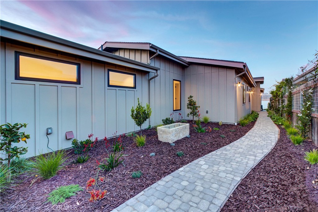 670 Santa Lucia Avenue