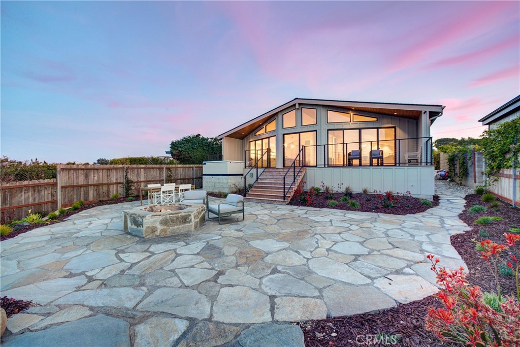 670 Santa Lucia Avenue