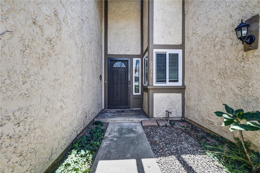 2035 E Blackwood