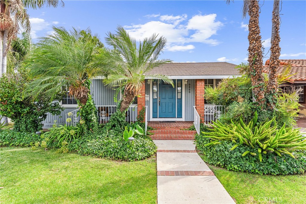 Welcome to this spacious 3 bedroom 2 bathroom home with 1,372 sq. ft. of living space in the heart of Bellflower.This property offers the perfect blend of comfort, convenience, and potential.
Inside, you’ll find a bright and inviting floor plan filled with natural light. The living areas connect seamlessly to a functional kitchen, ideal for everyday living or entertaining. With 3 bedrooms, providing flexible space for family, guests, or even a home office.
Step outside to your own private retreat. The expansive backyard features a sparkling pool, clubhouse, plenty of room to relax, host gatherings, or create the outdoor oasis of your dreams.
Conveniently located near schools, shopping, dining, and freeway access, this home truly has it all. It will not last long! Schedule your showing today!