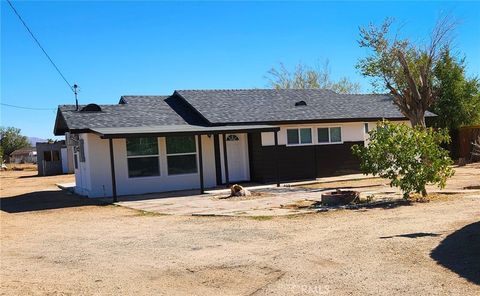 Photo of 10723 5th Ave, Hesperia, CA 92345 (MLS # CV25252596)