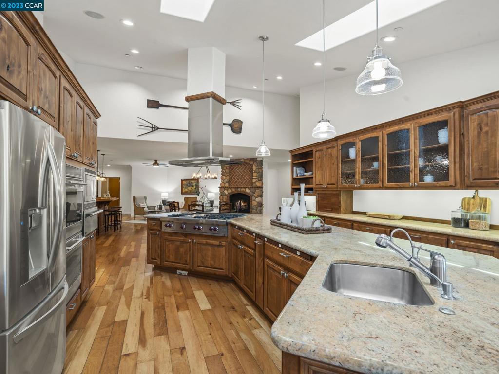 ALAMO OAKS - Residential