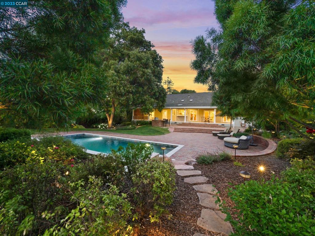 ALAMO OAKS - Residential