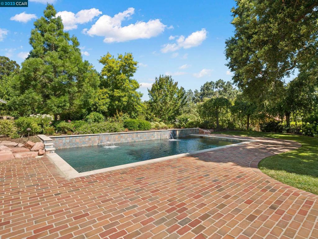 ALAMO OAKS - Residential