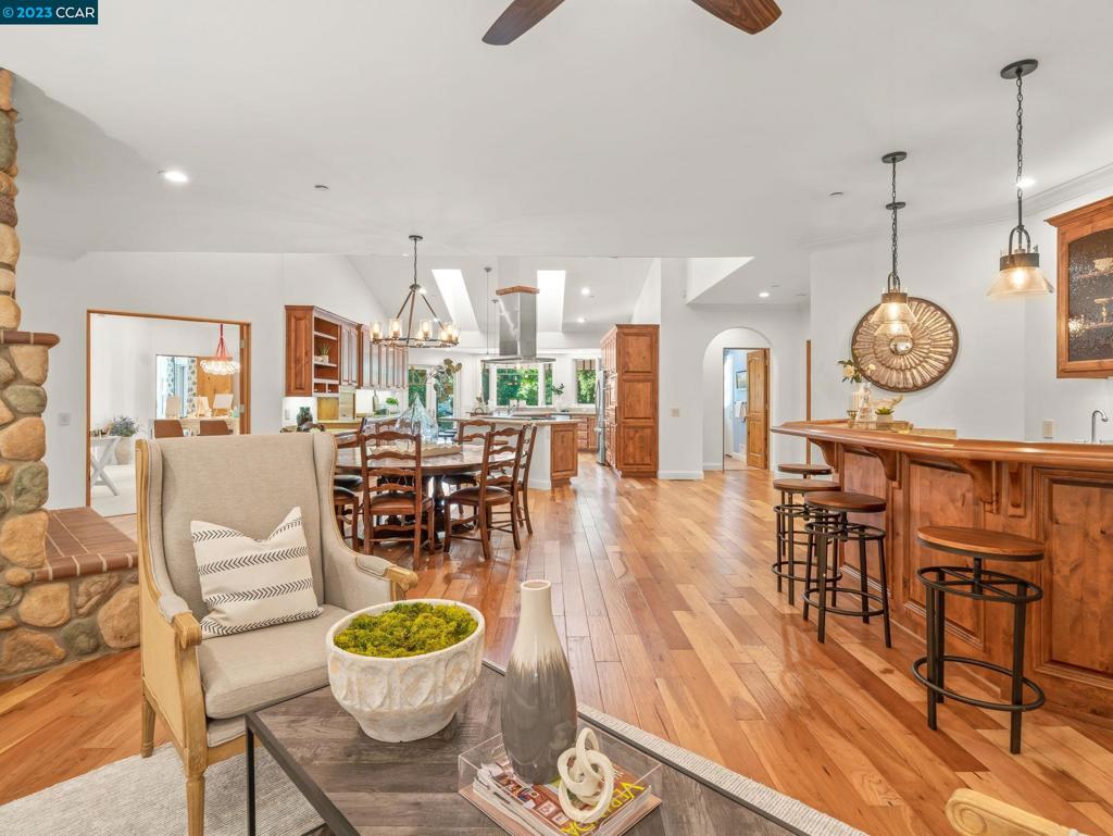 ALAMO OAKS - Residential