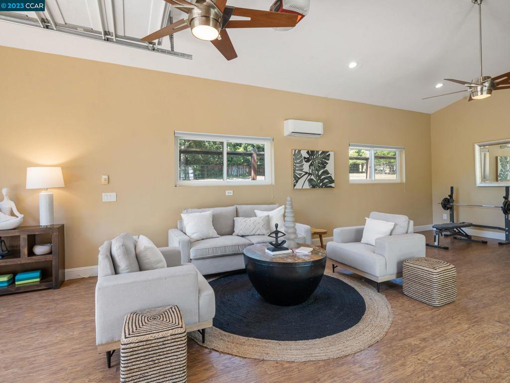 ALAMO OAKS - Residential