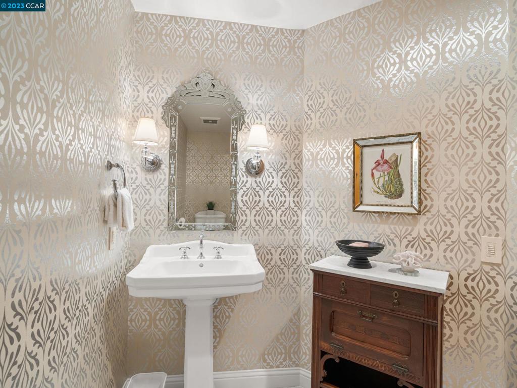 ALAMO OAKS - Residential