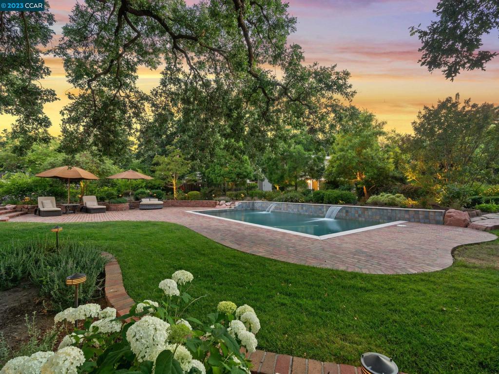 ALAMO OAKS - Residential