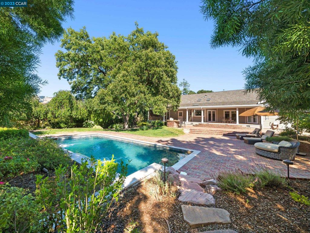 ALAMO OAKS - Residential