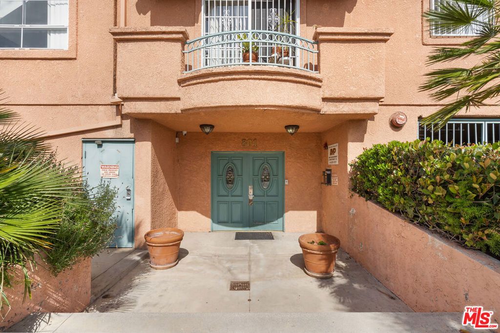 Photo of 801 Lorraine Boulevard #301, Los Angeles, CA 90005 (MLS # 26771277)