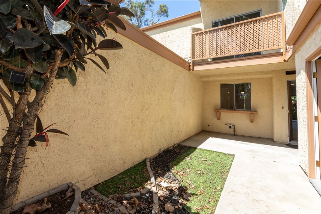 611 Lighthouse Way