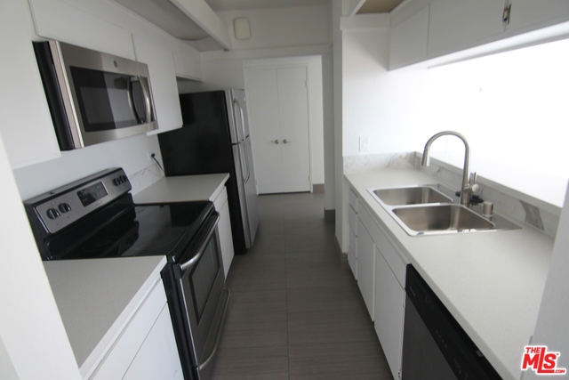 Beautiful Corner Unit 2 Bedroom 2 Bath Apartment, Stainless Appliances open layout, large bedrooms, large Kitchen and Bathrooms. Trash, Gas and Water Included. A/C. Fitness Center, Business Center, Pool Onsite. Upgraded Ceramic Flooring and much more. Open Listing Property: Agent can show all units for this property and submit all offers as needed.