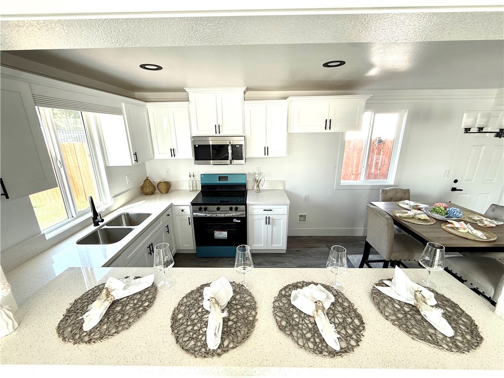 1677 E Imperial