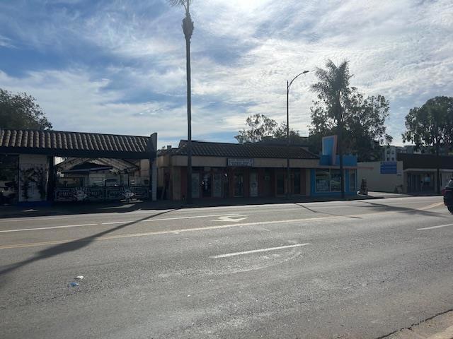 651 E. Valley Packway