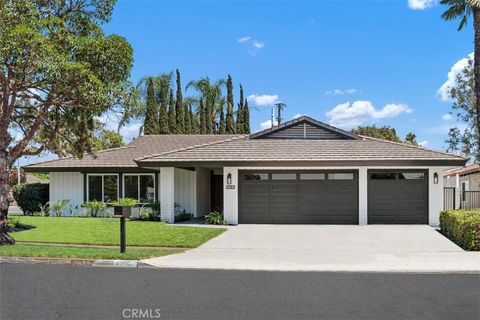 Photo of 13762 Palace Way, Tustin, CA 92780 (MLS # OC25181161) Photo of 13762 Palace Way, Tustin, CA 92780 (MLS # OC25181161)