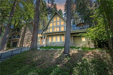 Photo of 28027 Peninsula Drive N, Lake Arrowhead, CA 92352 (MLS # IG25198319)