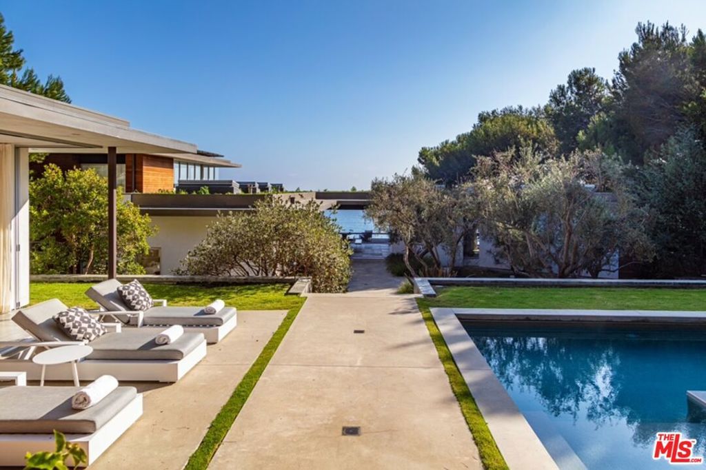 Photo of 32554 Pacific Coast Highway, Malibu, CA 90265 (MLS # 25580069)