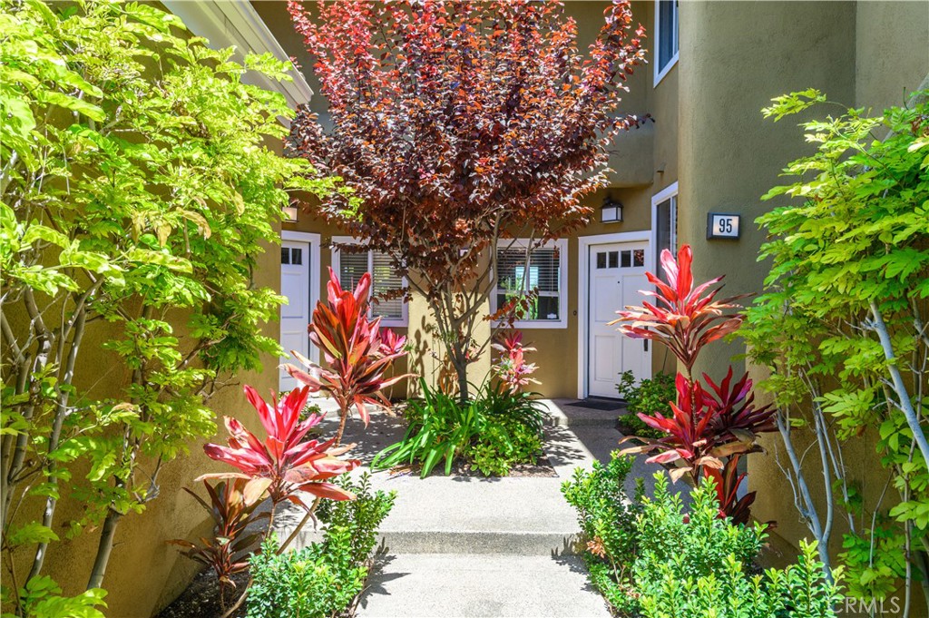 Walk to UCI from this beautifully upgraded 3-bedroom, 3-bathroom home (approx. 2,000 SF) in the GATED Oxford Court community. The upstairs master includes a private en-suite bathroom, while shared spaces feature a modern kitchen, family room, living room, interior laundry, and a private dining patio. Two UCI student roommates currently reside in the home.
Enjoy newer appliances, an attached 2-car garage and one more parking permit, and stunning views of William Mason Regional Park from the balcony and patio. The park offers scenic trails, tree-lined paths, and a 9-acre lake just steps from your door. Perfect for students seeking comfort, convenience, and a vibrant community lifestyle.
